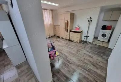 A 34 Proprietarul vinde apart 2 cam demisol strada George Bacovia mobilat ,utilat ,cu centrala ,, A 34 Proprietarul vinde apart 2 cam demisol strada George Bacovia mobilat ,utilat ,cu centrala ,, - 1