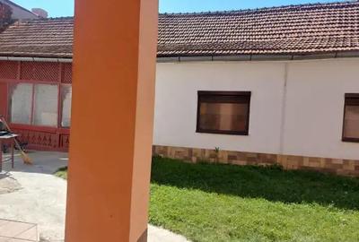 Casă cu 3 camere în Central - 1