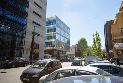 Spațiu comercial, de 1,840 mp, în P-ța Victoriei - 5
