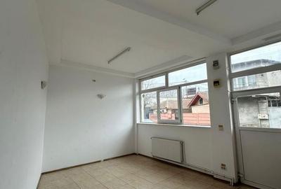 Spațiu comercial, de 25 mp, în Central