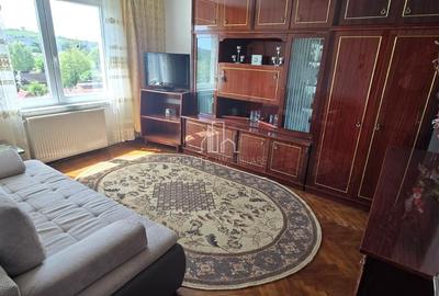 Apartament cu 3 camere decomandat în Tudor