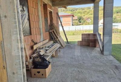 Casa in rosu cu 1500 mp teren - 11