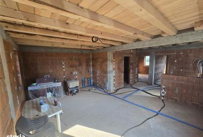 Casă cu 3 camere cu Teren 545 Mp în Girișu de Criș - 9