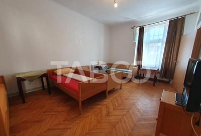 Casă cu 6 camere cu Canalizare în Central - 5