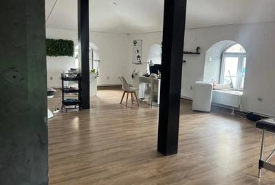 Proprietar inchiriez spatiu - 1