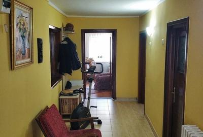 Casă cu 4 camere cu Canalizare în Km 4-5 - 5