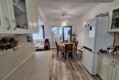 Casă cu 4 camere cu Teren 100 Mp în Central - 11