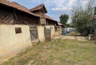 Casă cu 4 camere cu Teren 1000 Mp în Central - 1