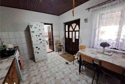 Casă cu 4 camere cu Teren 1439 Mp în Central - 17