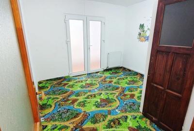 Apartament cu 3 camere decomandat, mobilat în Zorilor