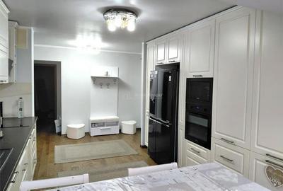 Apartament cu 4 camere decomandat, mobilat în Central - 3