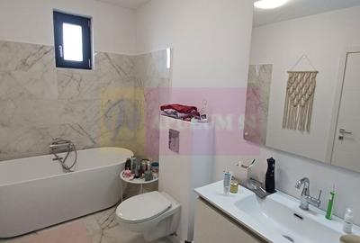 Casă cu 5 camere cu Teren 470 Mp în Săbăreni - 2