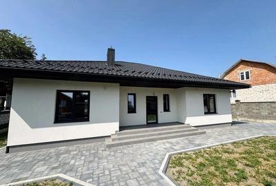 Casă cu Teren 3800 Mp în Central - 1