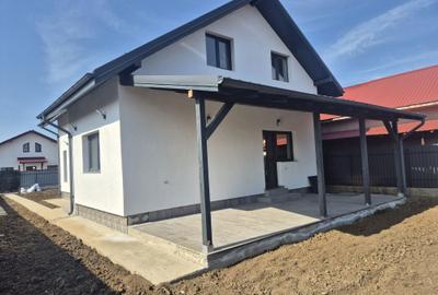 Casă cu 3 camere în Traian - 2