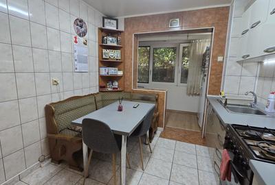 Apartament cu 3 camere decomandat în Central - 1