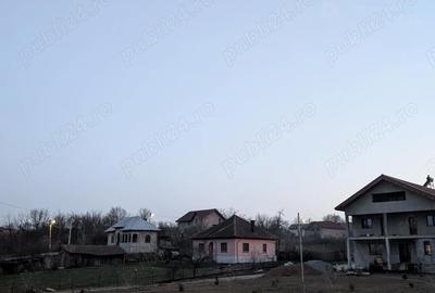 Casă cu 3 camere cu Teren 1106 Mp în Central - 1