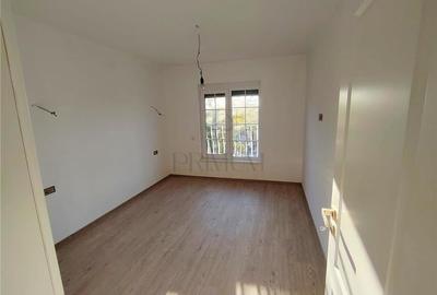 Duplex despartit prin garaj - zona excelenta - toate utilitatile - asfalt - pano - 5