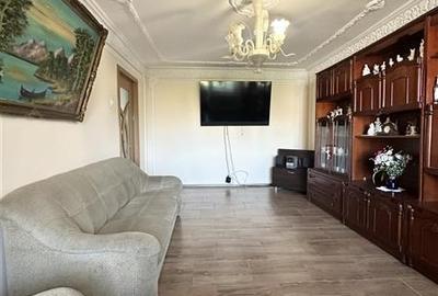 Apartament 3 Camere Decomandat, Etaj Intermediar, zona Km 4-5 - 1