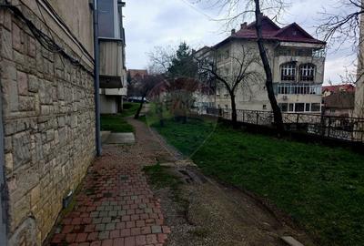 Spațiu comercial, de 68 mp, în Central - 8