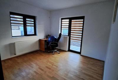 Casă cu 4 camere cu Teren 300 Mp în Central - 9