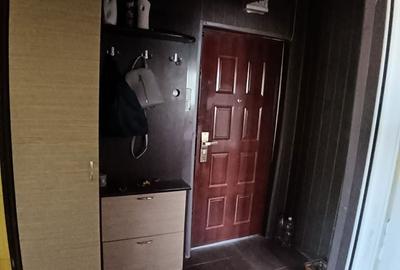 Apartament cu 3 camere decomandat în Petros
