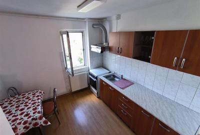Apartament cu 3 camere semidecomandat, mobilat în Gemenii - 5