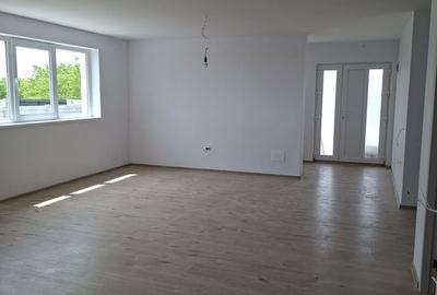 Casă cu 5 camere cu Teren 350 Mp în Central - 8