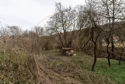 Teren de 1221 mp, în Budeasa