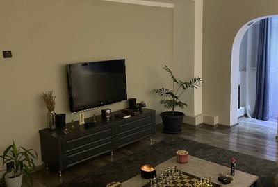 Apartament cu 3 camere decomandat în Micro 4 - 12