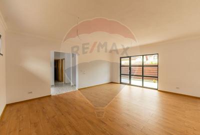 Apartament cu terasa si 2 parcari - Complex nou central - 5