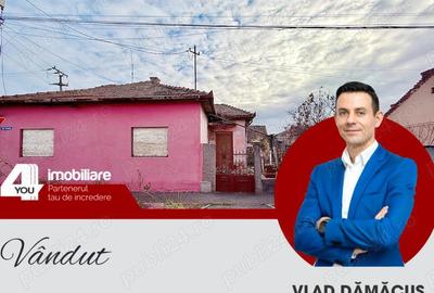 VANDUT! Casa in Micalaca str.Crinului nr.28, teren 621 mp, fs.14,76 ml - 1