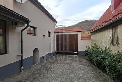 Casă complet renovată de vânzare în Amnaș - la doar 25 km de Sibiu! - 6