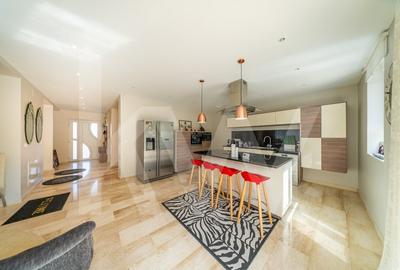 Vila cu 5 dormitoare si gradina generoasa, perfecta pentru familia ta! - 14