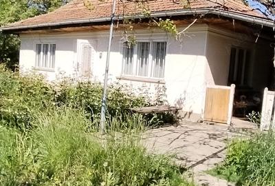 Vand casa cu gradina la Bode?tii de sus,str.Ciresului nr. 12. - 2