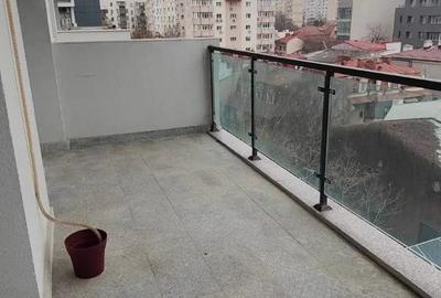 Apartament cu 2 camere semidecomandat, mobilat în Timpuri Noi