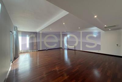 Apartament cu 3 camere, mobilat în Șoseaua Nordului