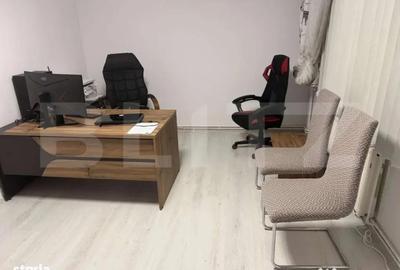 Apartament cu 5 camere decomandat în Micro 3 - 4