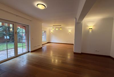 Vila semimobilata  cu 3 dormitoare, piscina exterioara, complex - 5