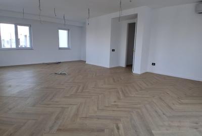 Penthouse cu 9 camere decomandat în Splaiul Unirii - 40