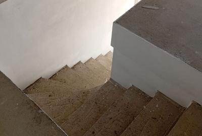 Casă cu 4 camere în Central - 2