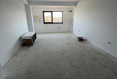 Apartament cu 2 camere decomandat în Km 5 - 5