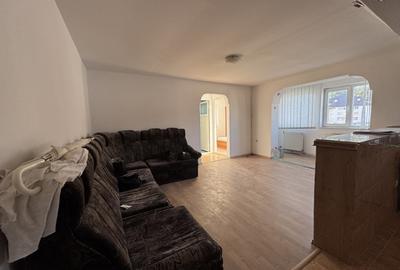 Apartament de 3 camere eficient compartimentat, in centrul orasului Moinesti - 2