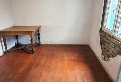 Casă cu 5 camere cu Teren 290 Mp în Central - 1