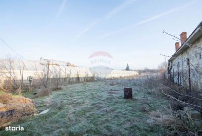 Teren de 986 mp, în Vărăști - 3