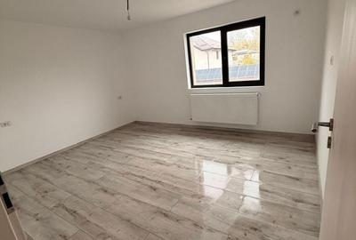 Casă cu 3 camere cu Teren 250 Mp în Central - 4