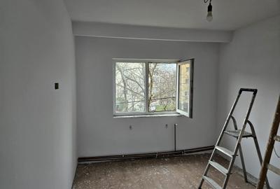 De vanzare apartament cu trei camere , zona Lipovei - 3