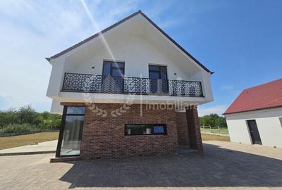 Casa cu 4 camere | 256 mp utili | 2000 mp teren | Sat. Aiton