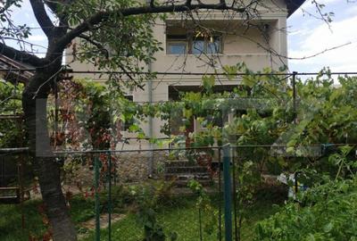 Casa individula, 293 mp, teren 693 mp, Pucioasa central - 2