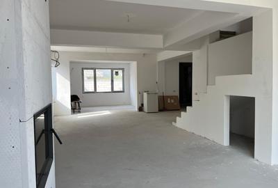 Casă cu 7 camere cu Canalizare în Ultracentral