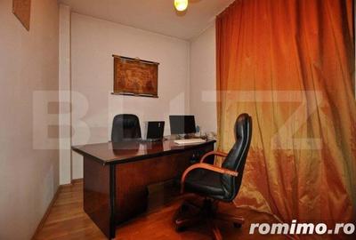 Casă cu 10 camere cu Teren 363 Mp în Central - 2